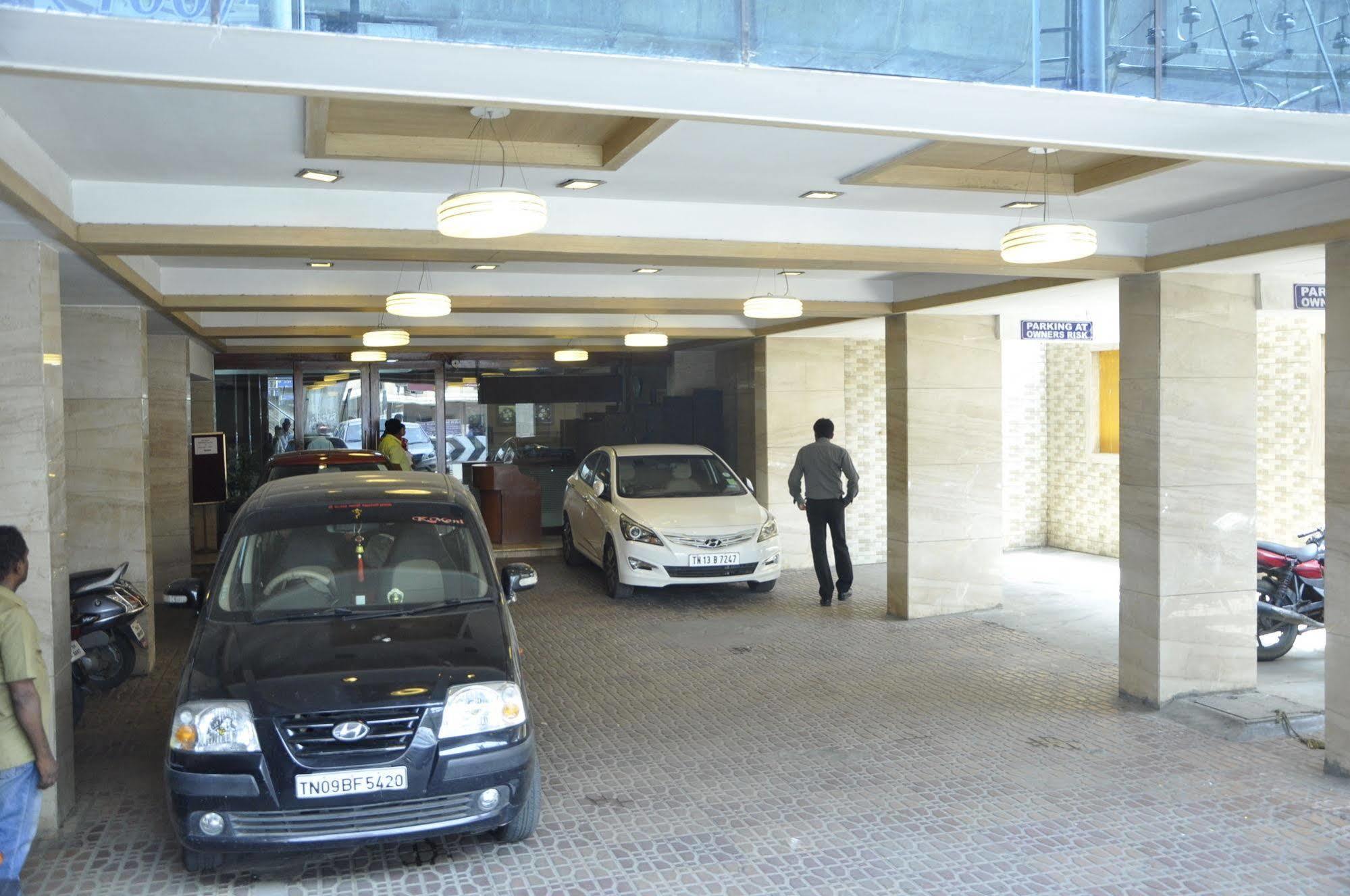 Fast Track Vadapalani Hotel
